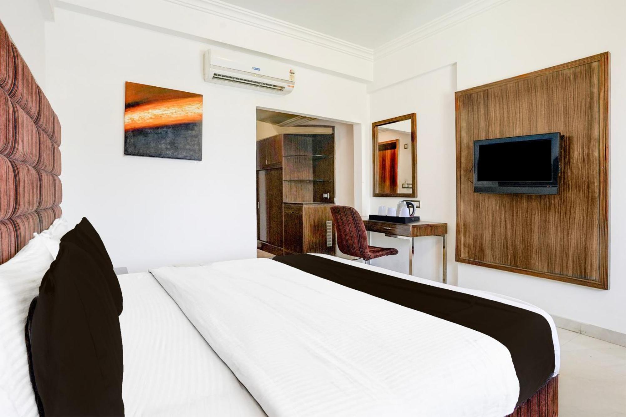 Hotel Bharuch Exterior photo