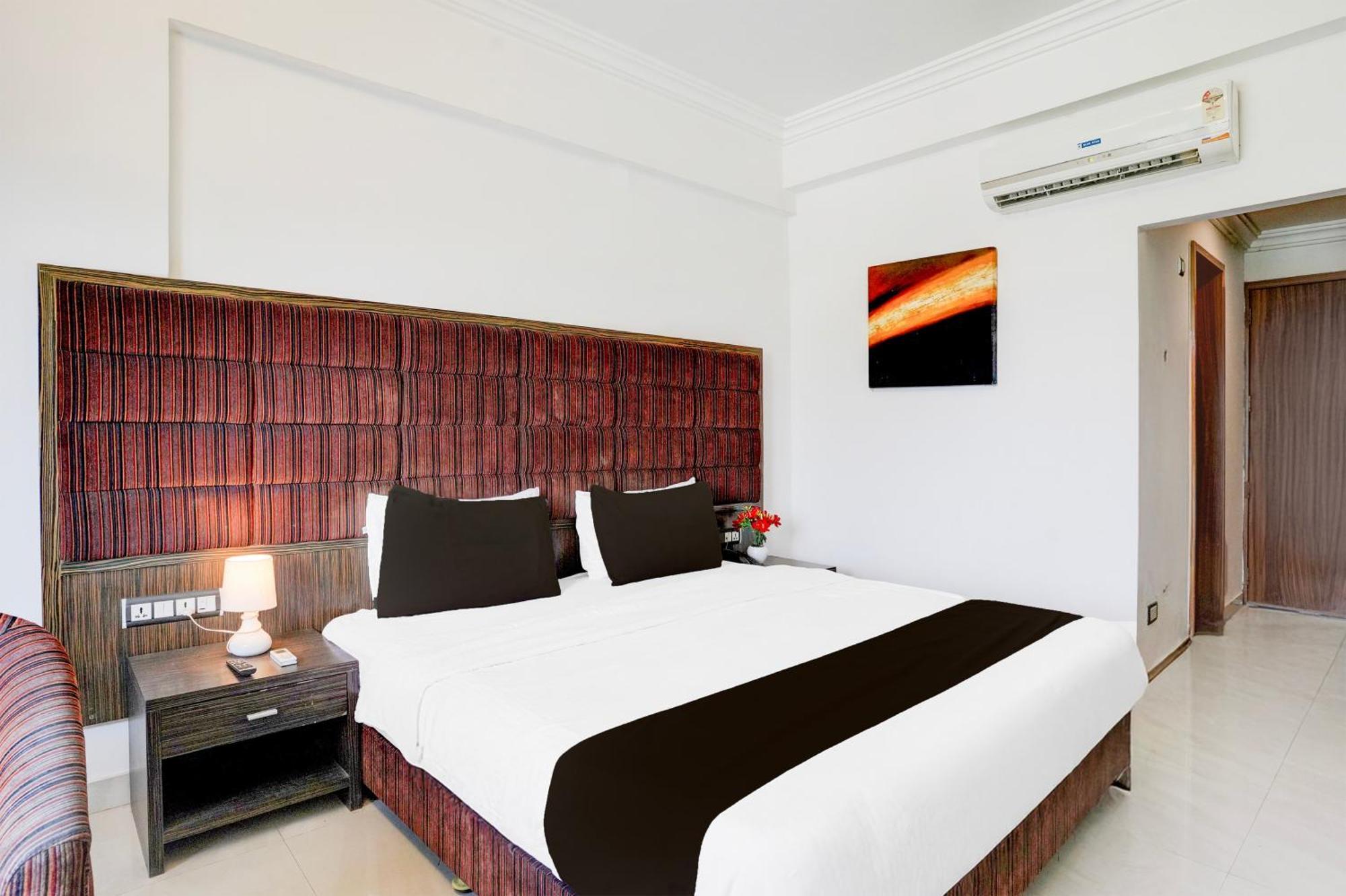 Hotel Bharuch Exterior photo