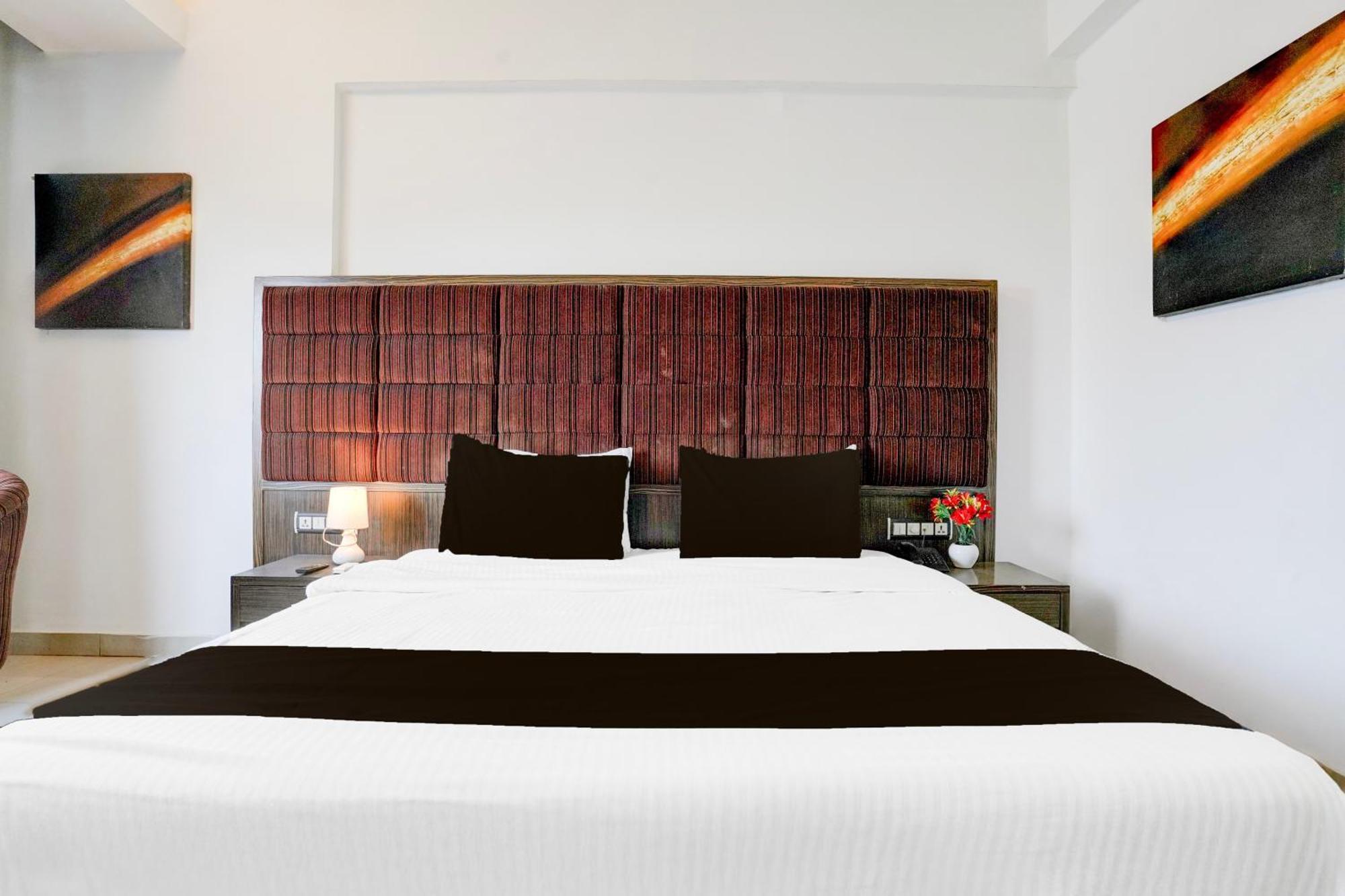 Hotel Bharuch Exterior photo